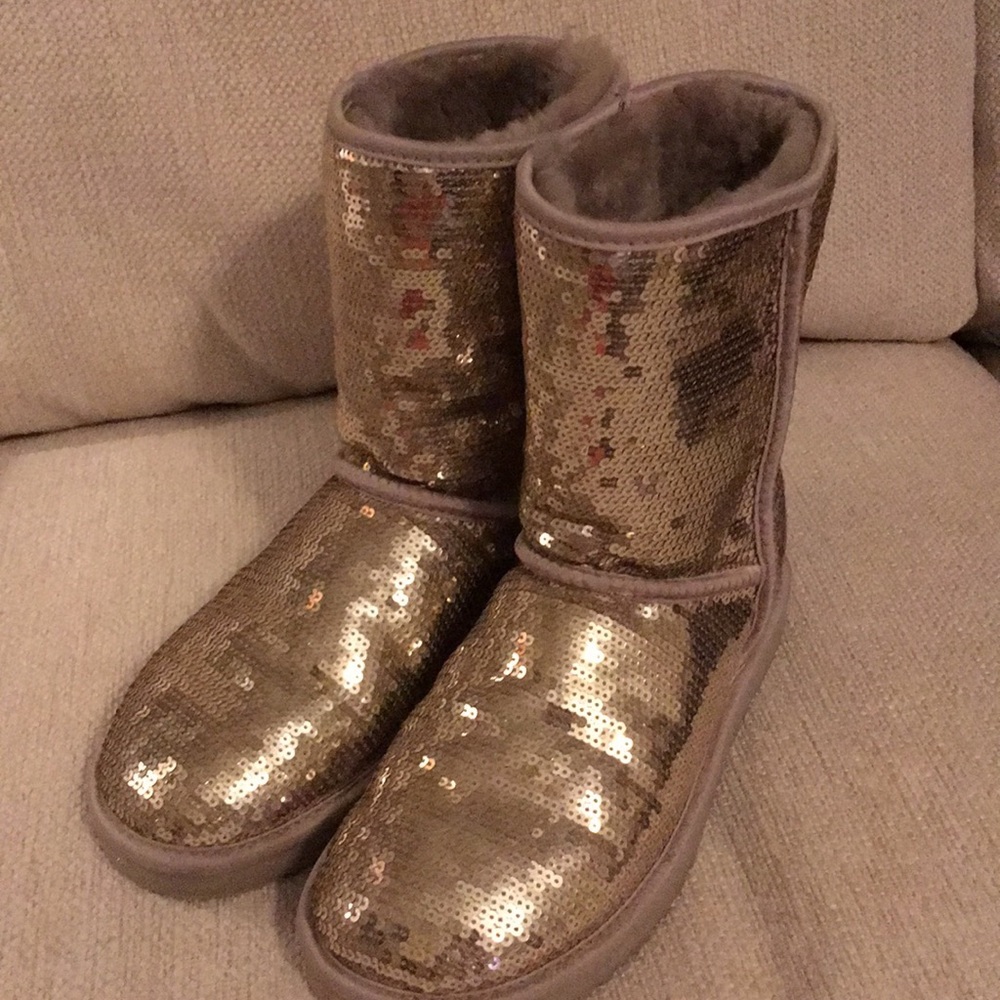 UGG boots size 7 only warn couple times